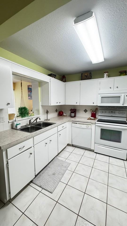 8670 Sw 97th St - Photo 4 of 17