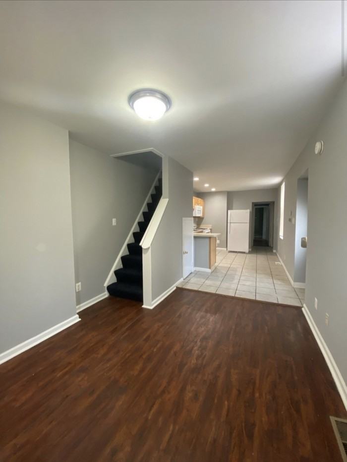 1900 August Ave - Photo 2 of 11