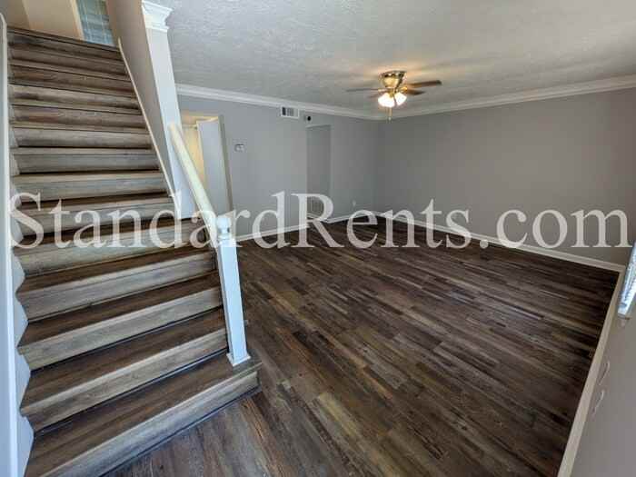 2872 Spruce Cir - Photo 2 of 16