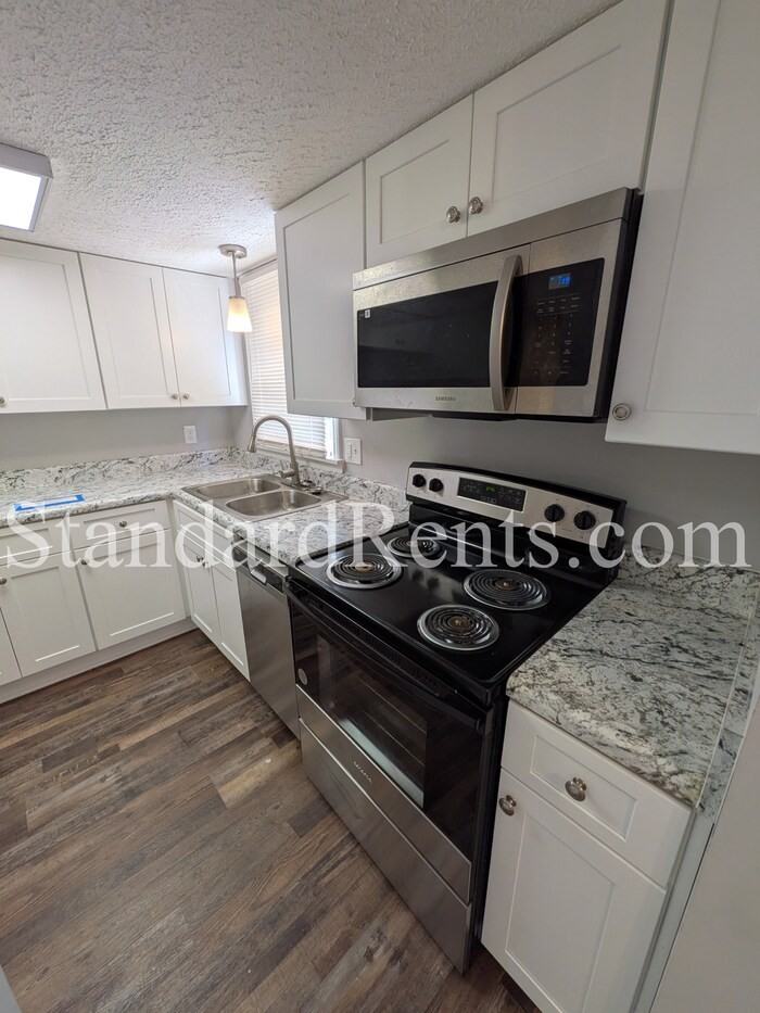2872 Spruce Cir - Photo 6 of 16