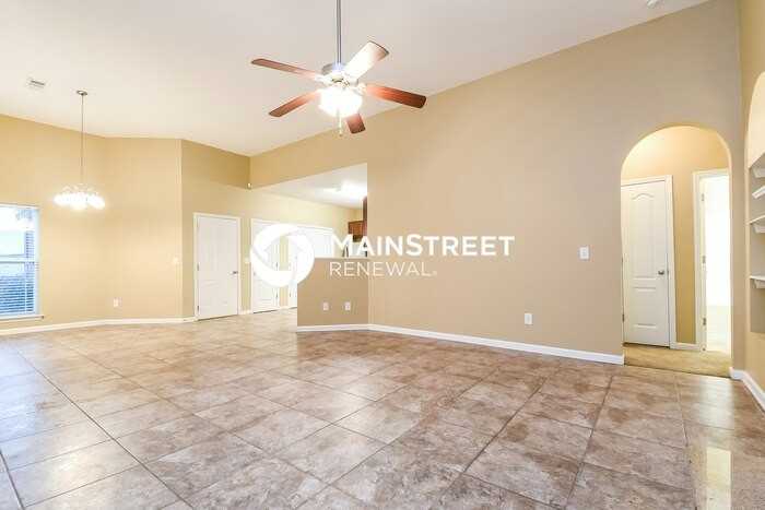 4758 Rosser Loop Dr - Photo 3 of 14