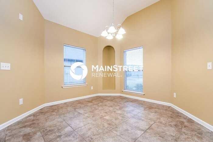 4758 Rosser Loop Dr - Photo 4 of 14