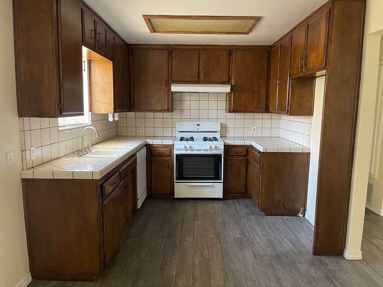 21421 Circle Dr - Photo 3 of 10