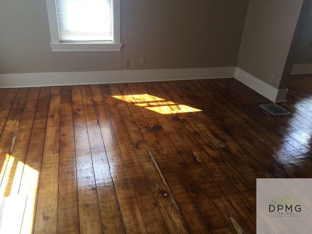 204 Shepard St - Photo 4 of 10
