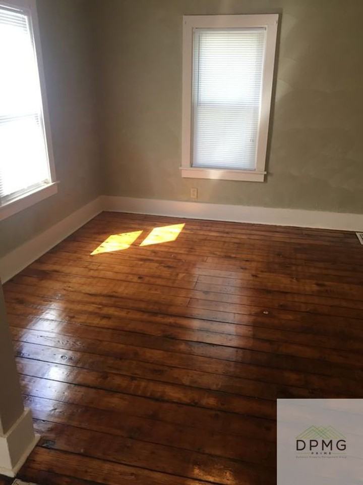204 Shepard St - Photo 5 of 10