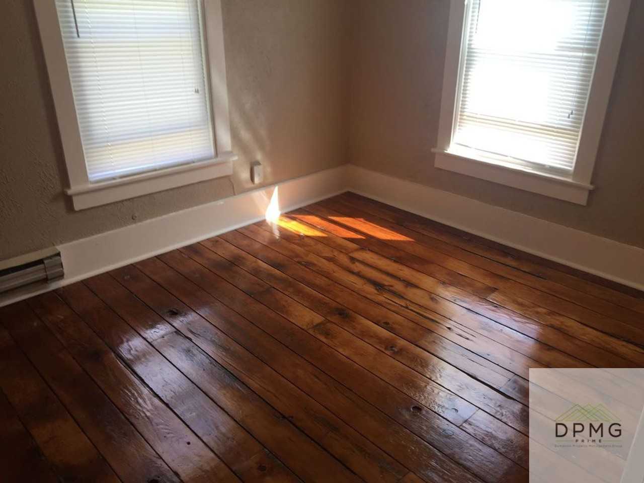 204 Shepard St - Photo 6 of 10
