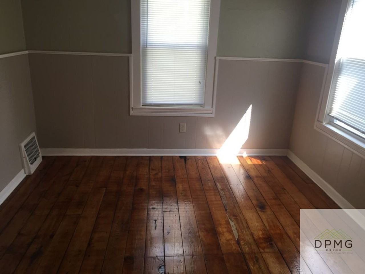 204 Shepard St - Photo 7 of 10
