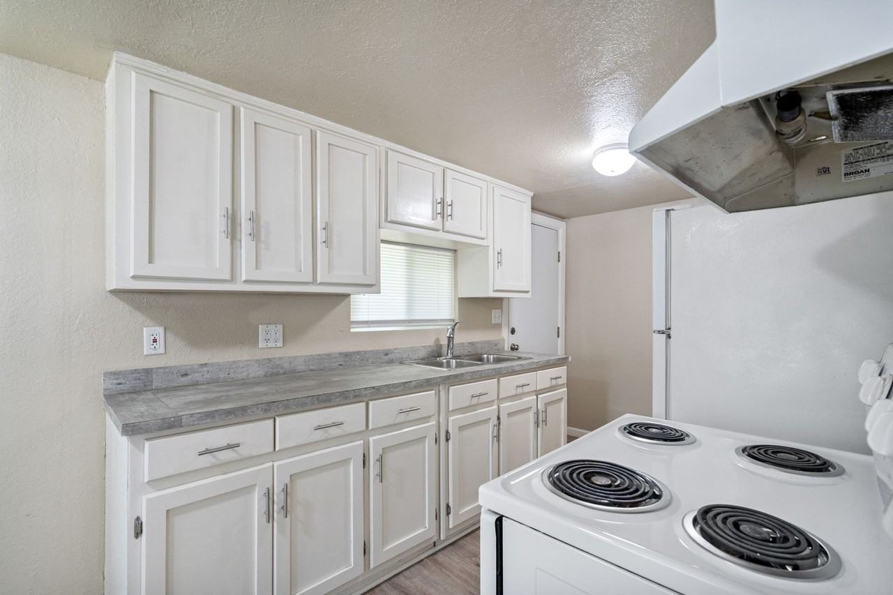 1000 Qualia Dr - Photo 5 of 22