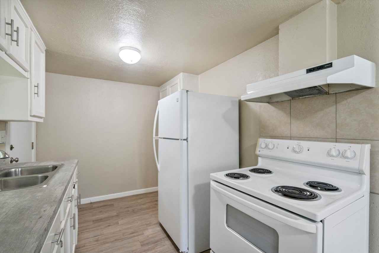1000 Qualia Dr - Photo 7 of 22