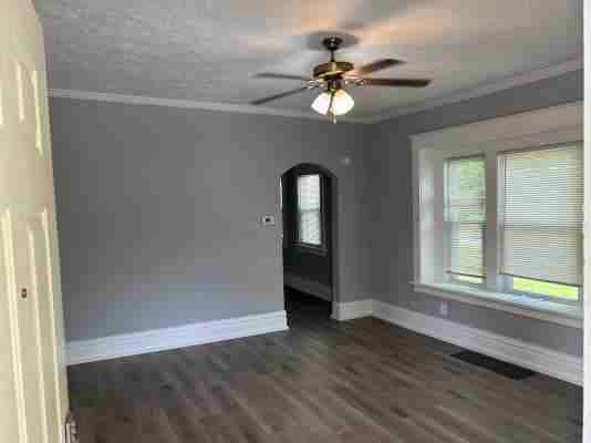 530 W Prouty St - Photo 5 of 8