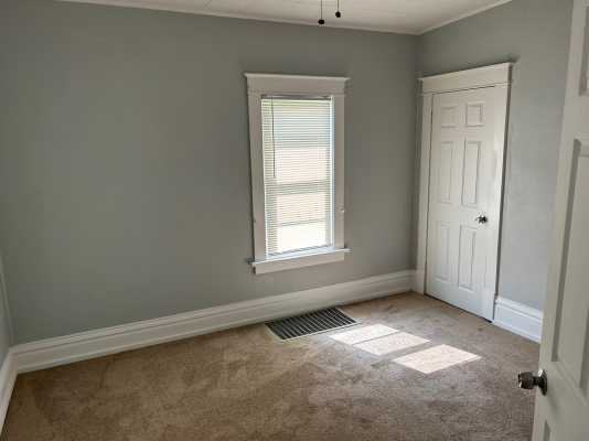 530 W Prouty St - Photo 6 of 8