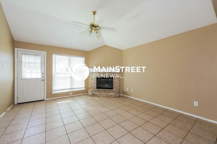 1244 Cleardale Dr - Photo 4 of 17