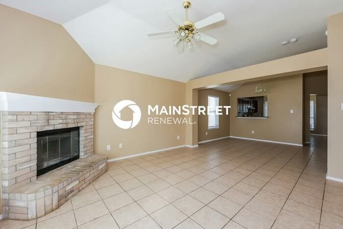 1244 Cleardale Dr - Photo 5 of 17