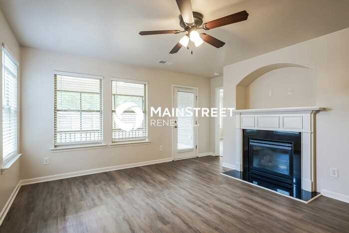 1073 Crawford Ct - Photo 4 of 17