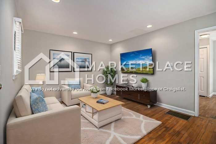 517 Woodward Ave Se - Photo 4 of 17