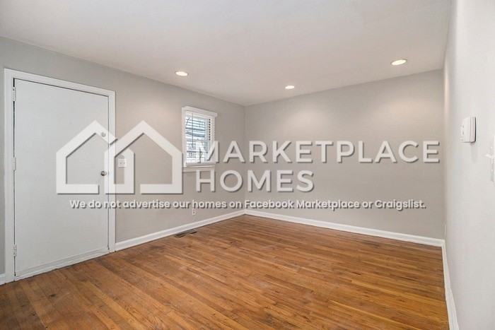 517 Woodward Ave Se - Photo 5 of 17