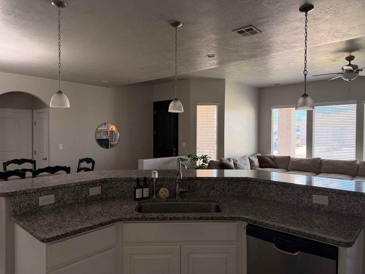2689 W 220 N - Photo 4 of 21