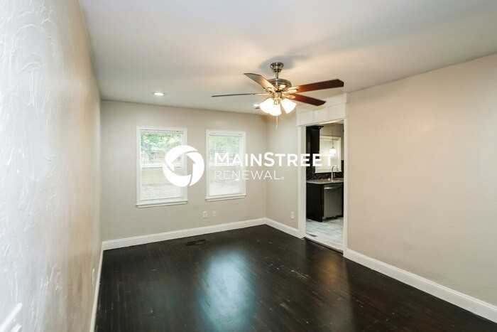 229 W 8th St - Photo 4 of 16