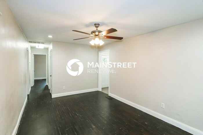 229 W 8th St - Photo 5 of 16