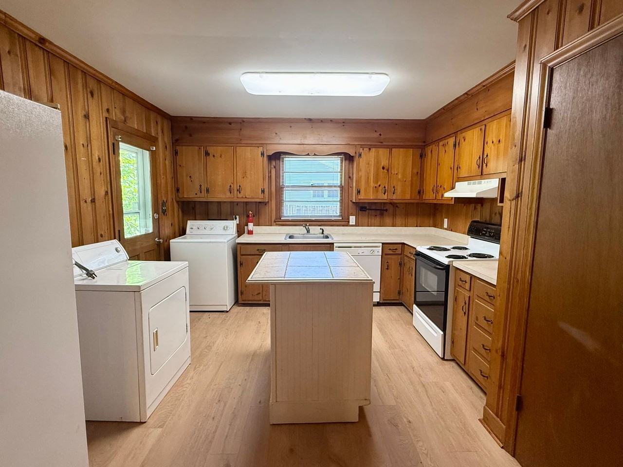 2609 Hickory Ave - Photo 4 of 16