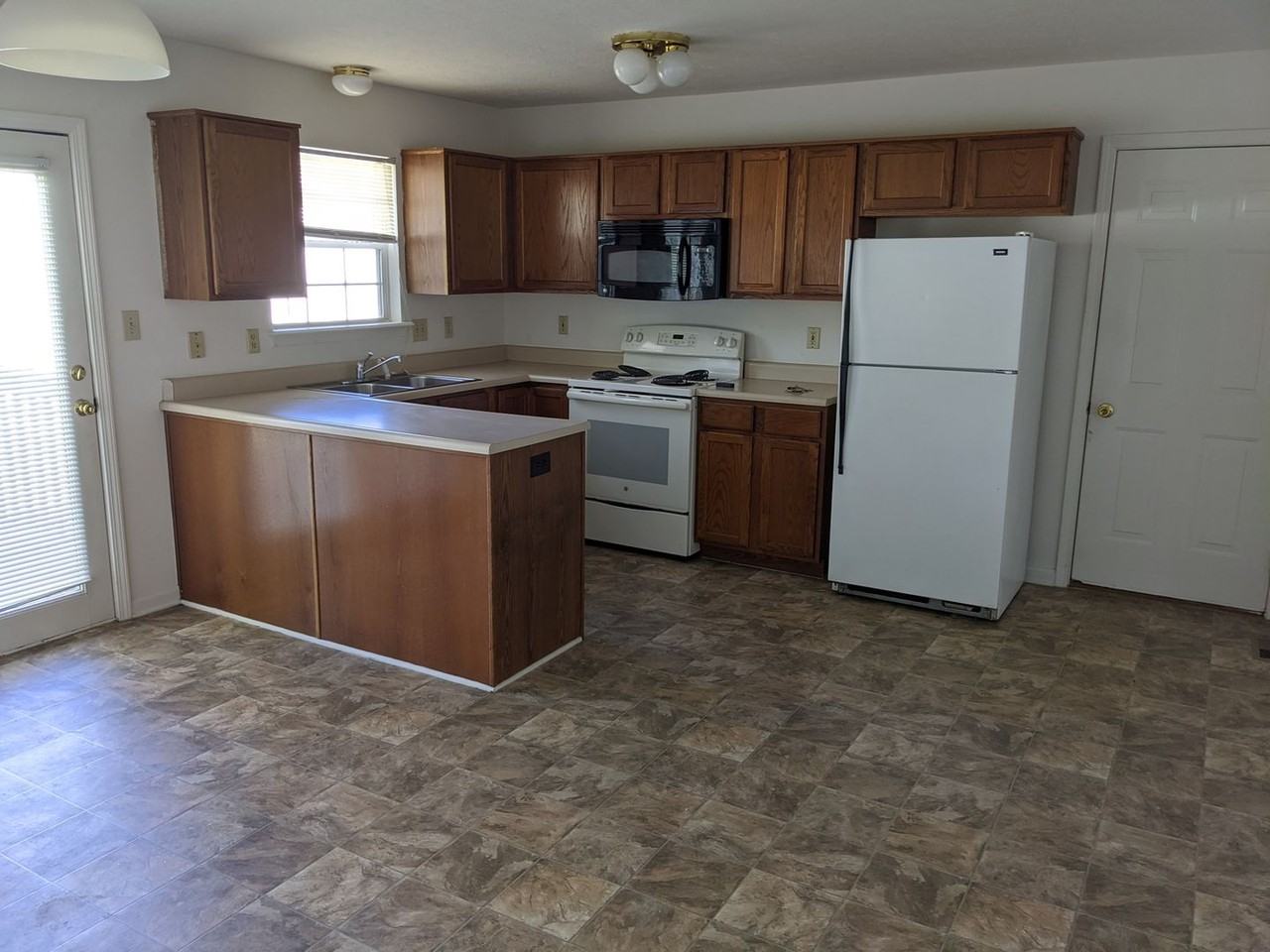 73 Virgil Dr - Photo 3 of 12
