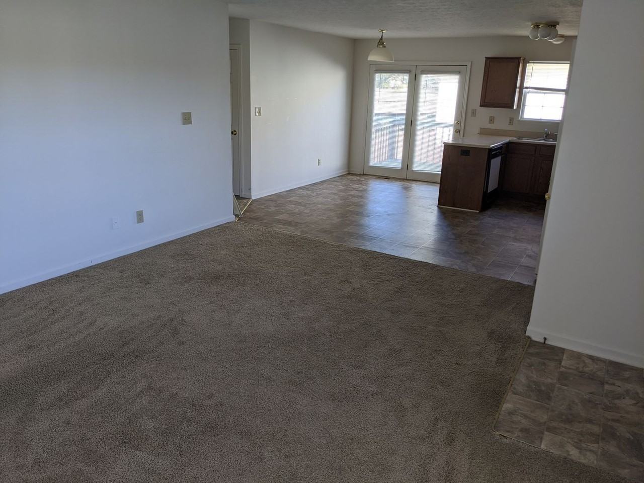 73 Virgil Dr - Photo 4 of 12