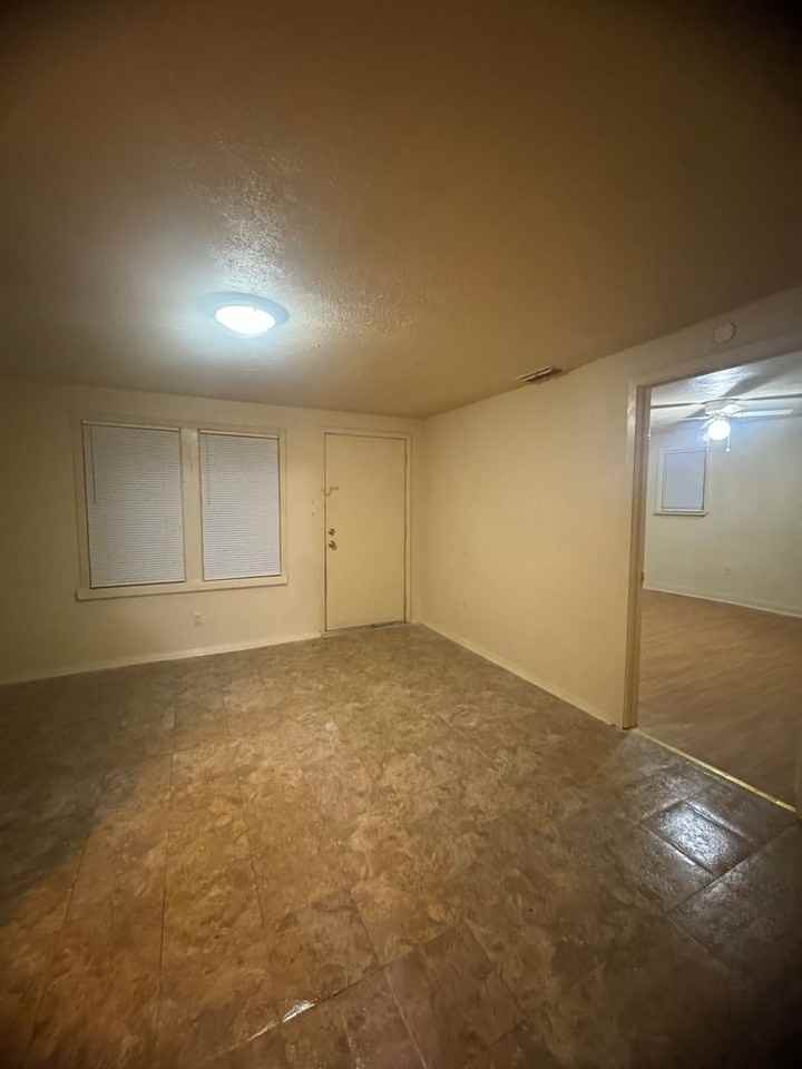 209 Hunt St - Photo 2 of 21