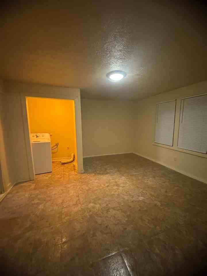 209 Hunt St - Photo 3 of 21