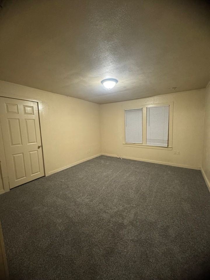 209 Hunt St - Photo 4 of 21