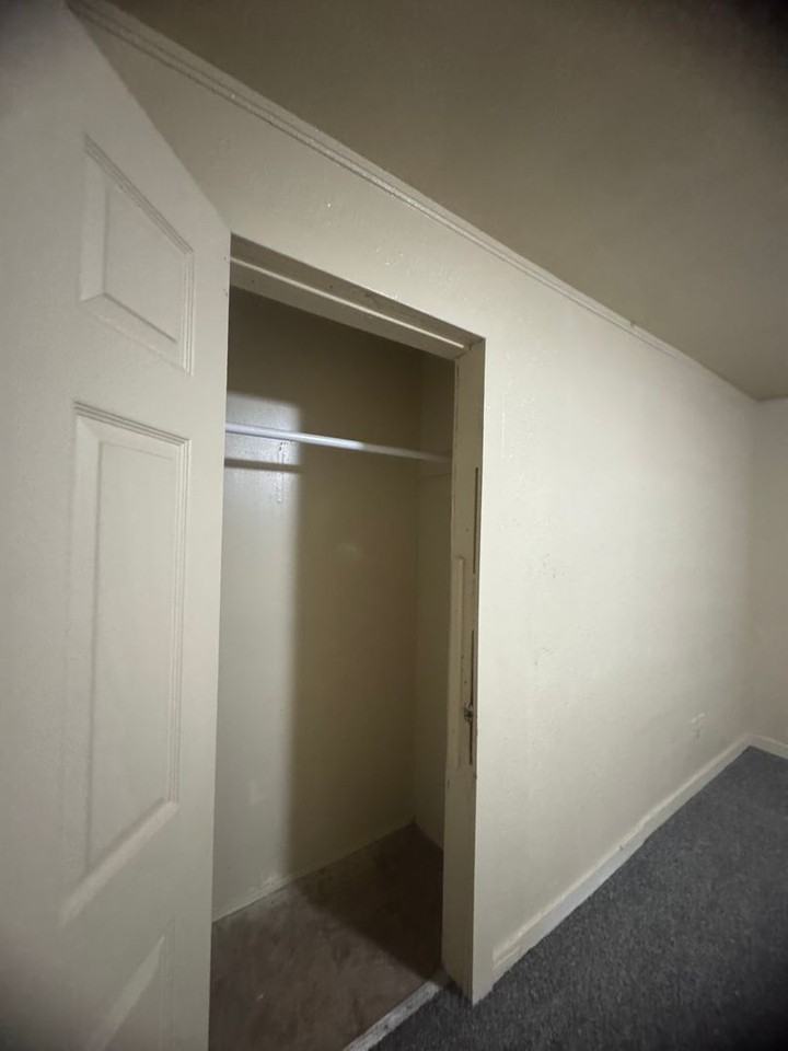 209 Hunt St - Photo 5 of 21