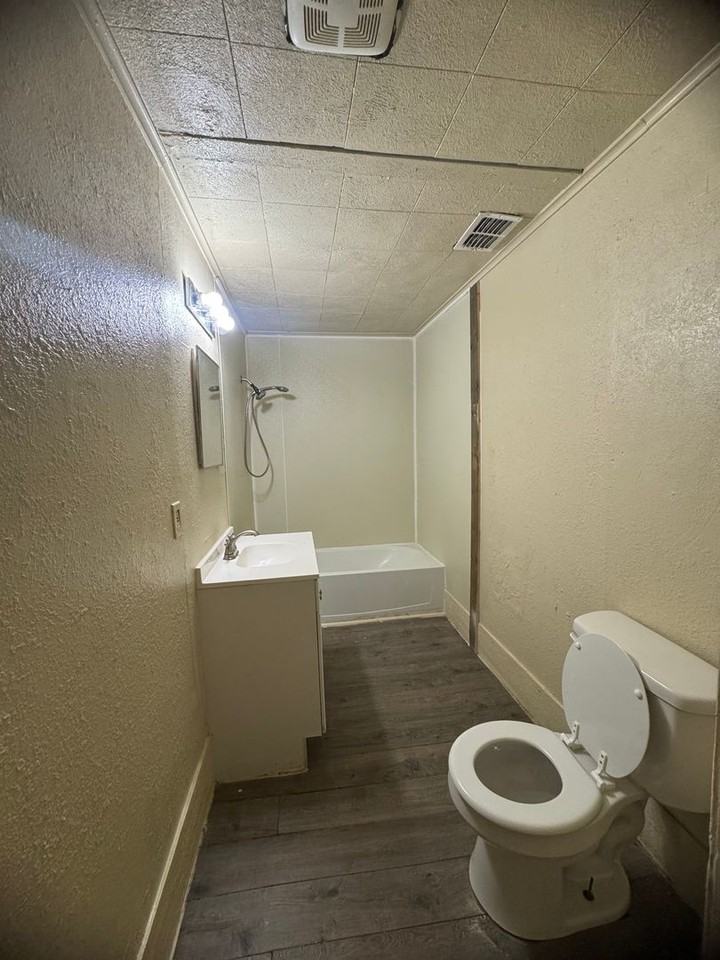 209 Hunt St - Photo 7 of 21