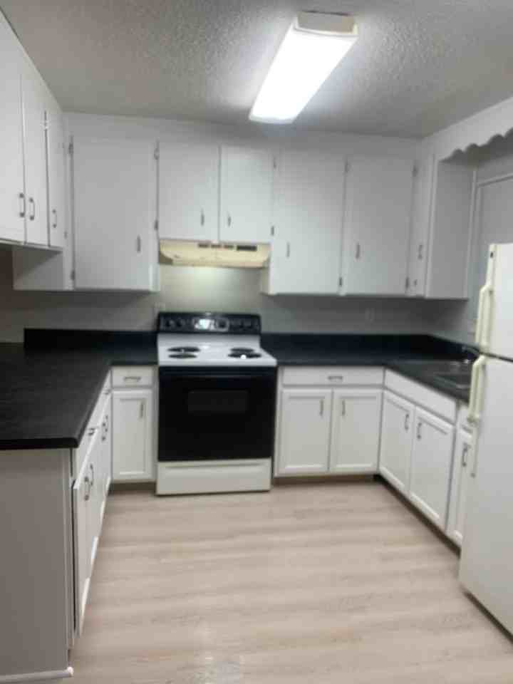 9873 Cove Ave - Photo 7 of 11