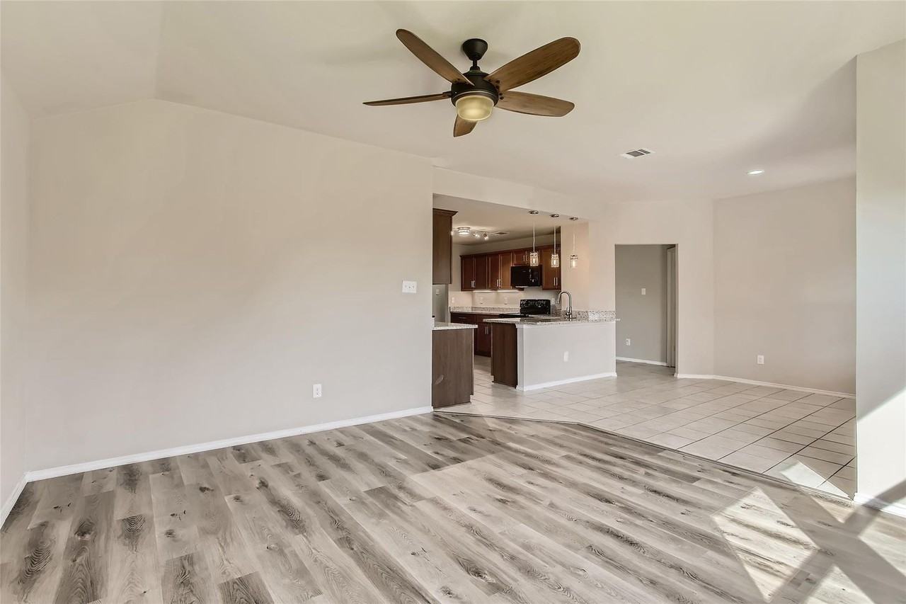 503 Hawthorn Dr - Photo 7 of 29