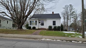 featured image of 406 E French Broad St