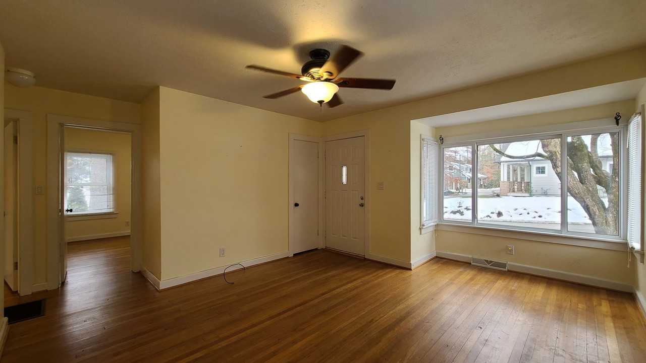 406 E French Broad St - Photo 3 of 11