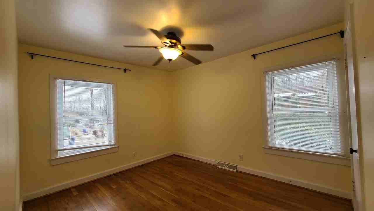 406 E French Broad St - Photo 7 of 11
