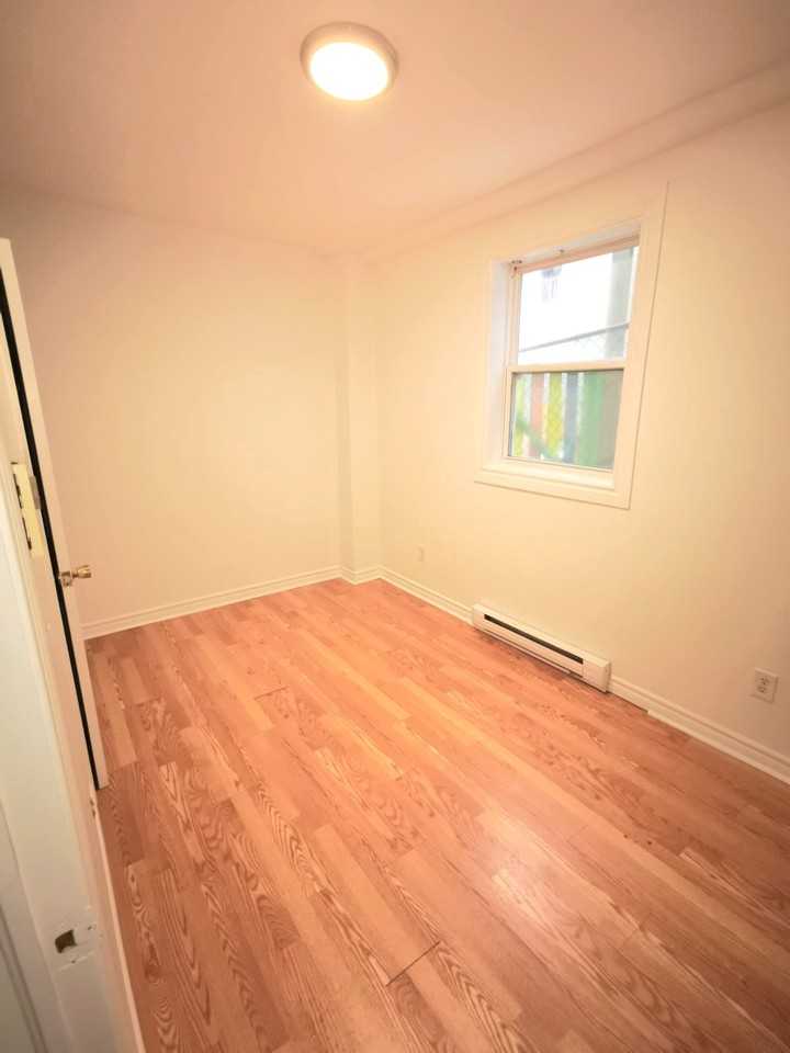 314 Princess St #1 - Photo 5 of 10