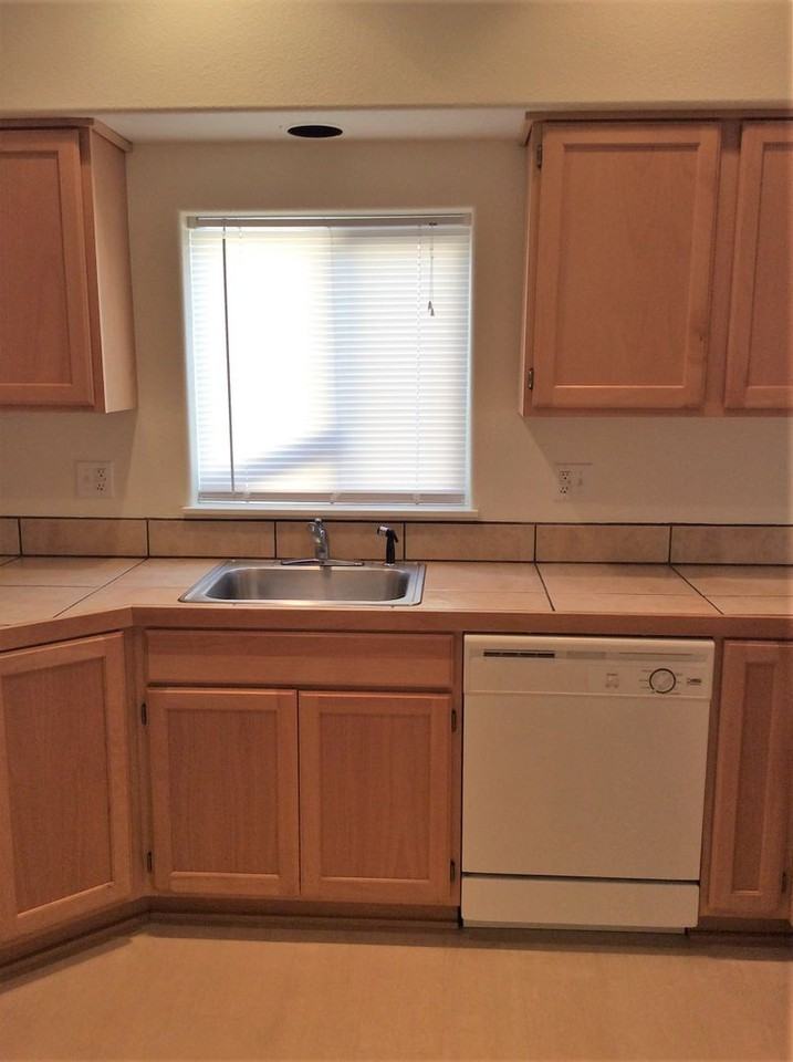 2210 Jakob Ave - Photo 4 of 28