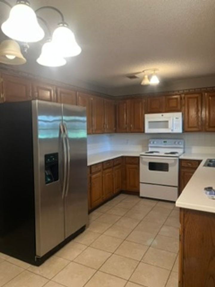 10701 Edgewater Rd - Photo 3 of 8
