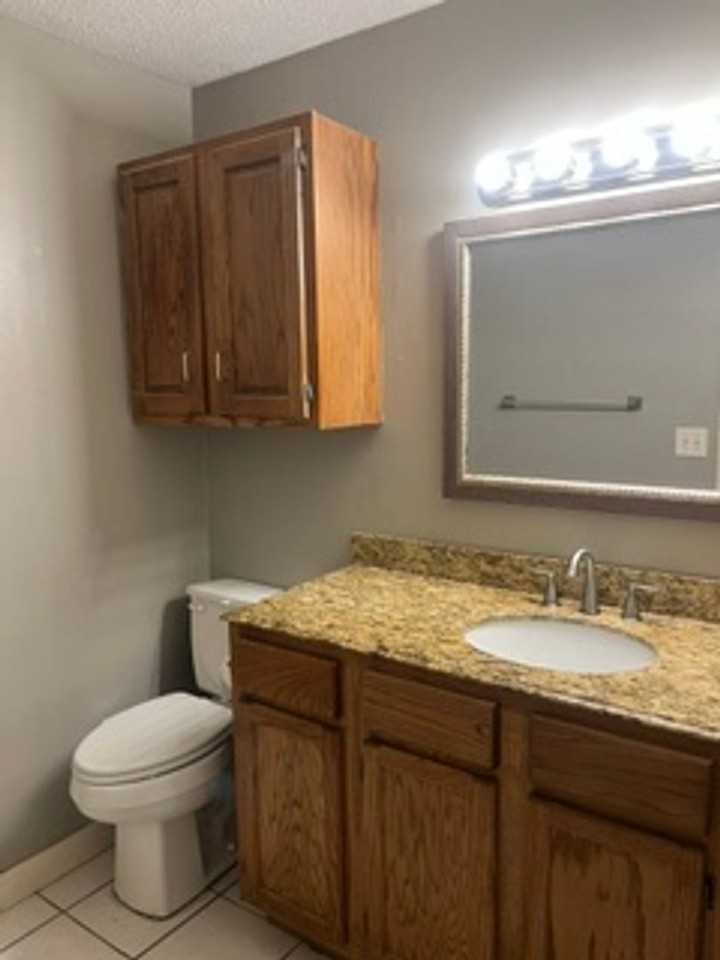10701 Edgewater Rd - Photo 4 of 8