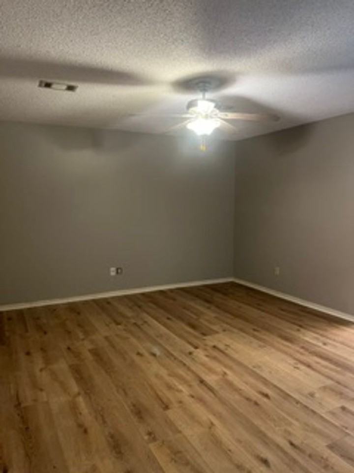 10701 Edgewater Rd - Photo 5 of 8