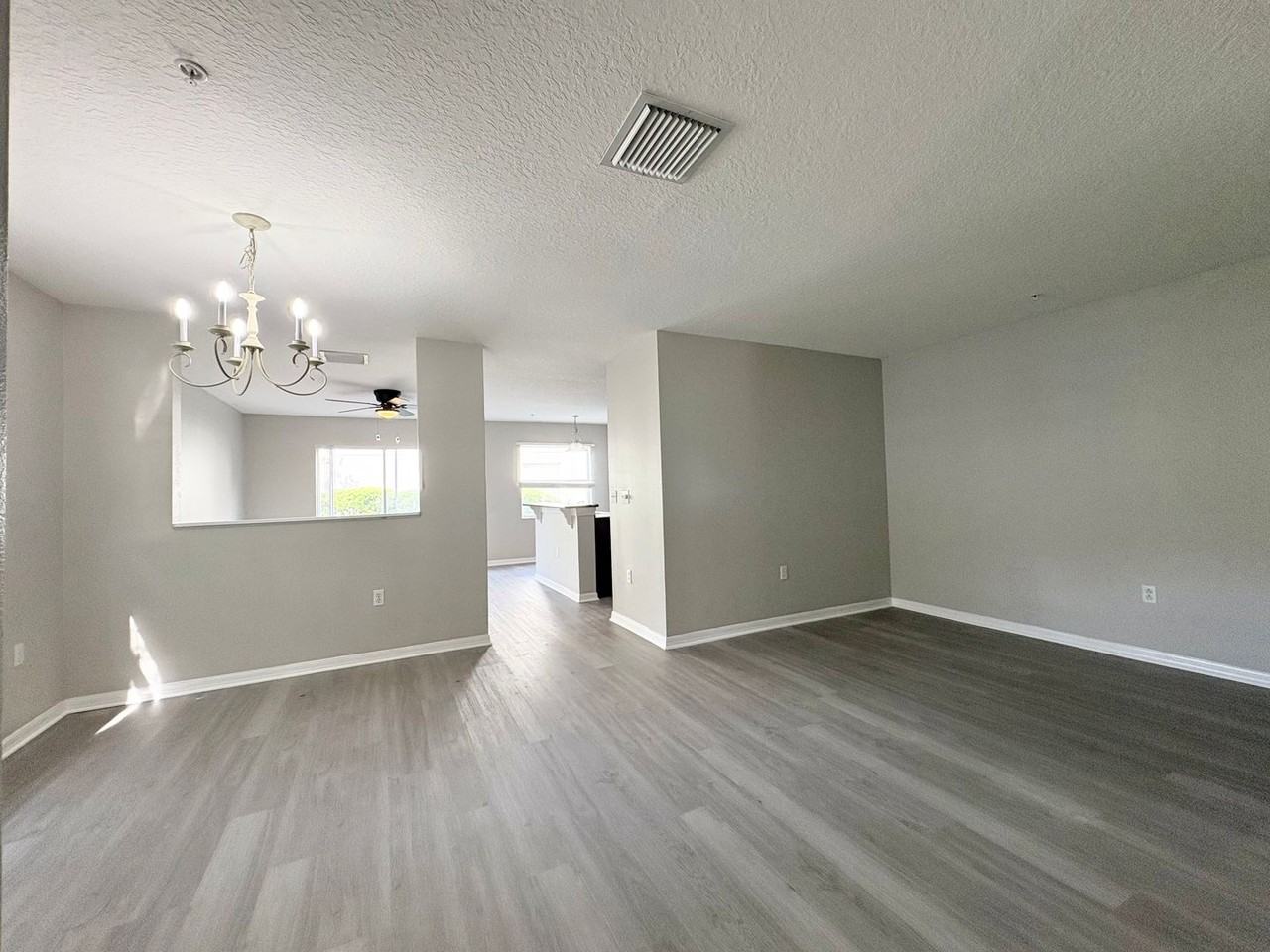 314 Freedoms Ring Dr - Photo 4 of 19