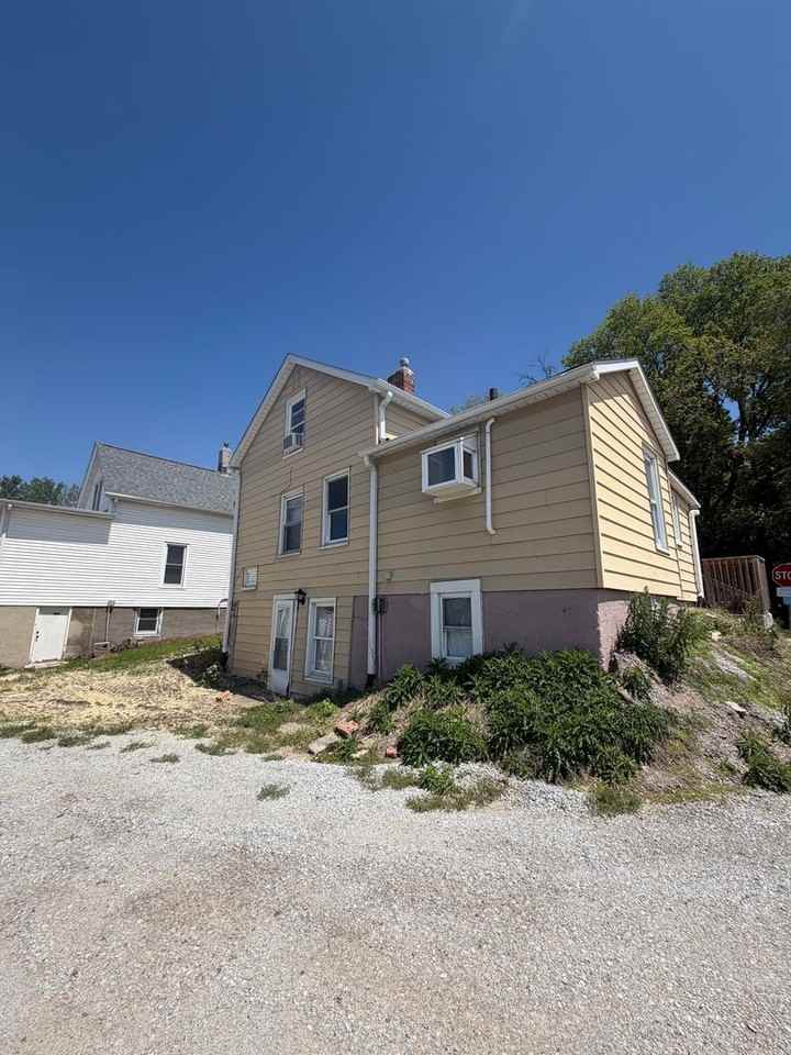 917 S Gilbert Ct - Photo 2 of 18