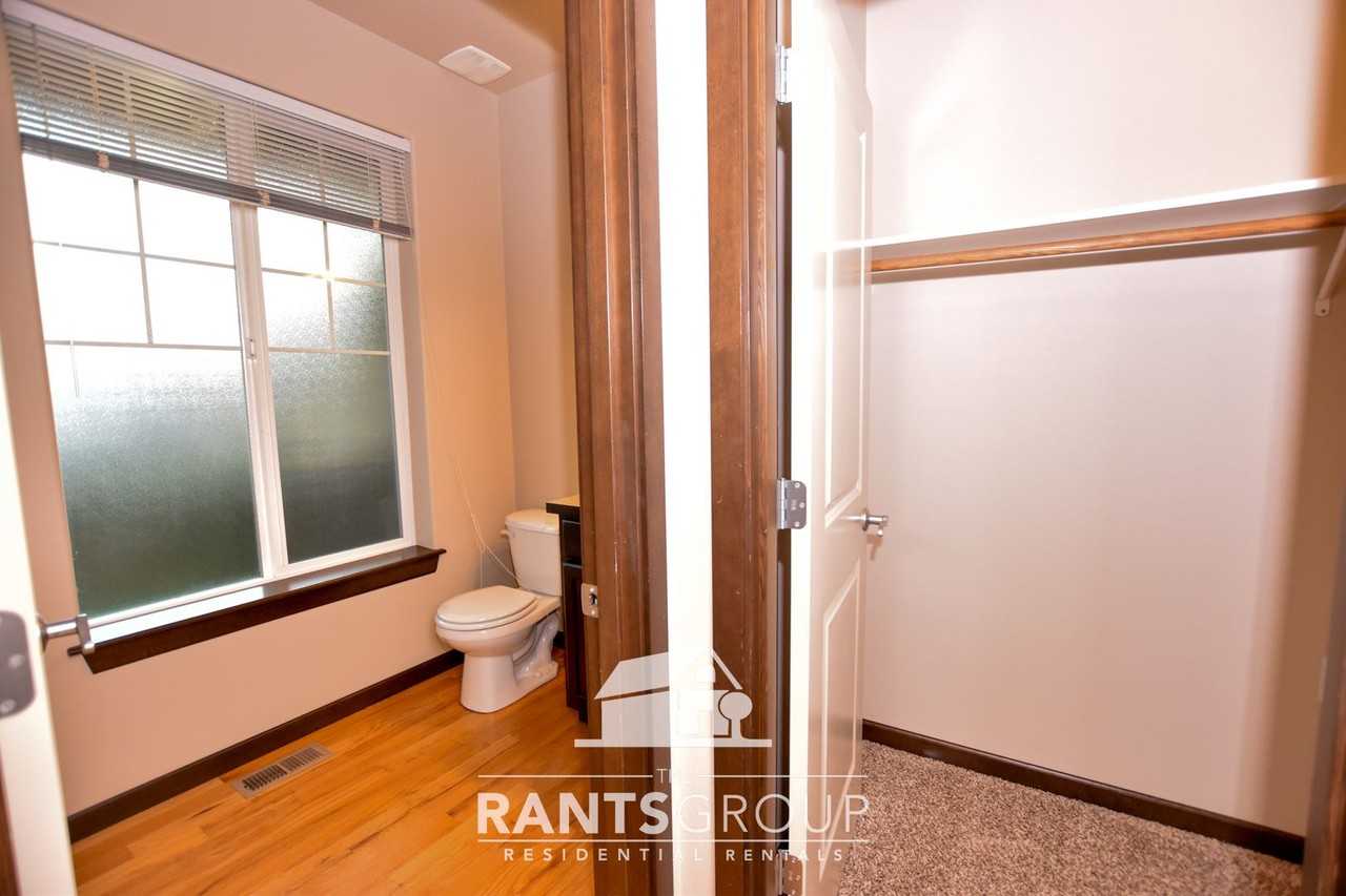 4726 46th Ave Se - Photo 4 of 28