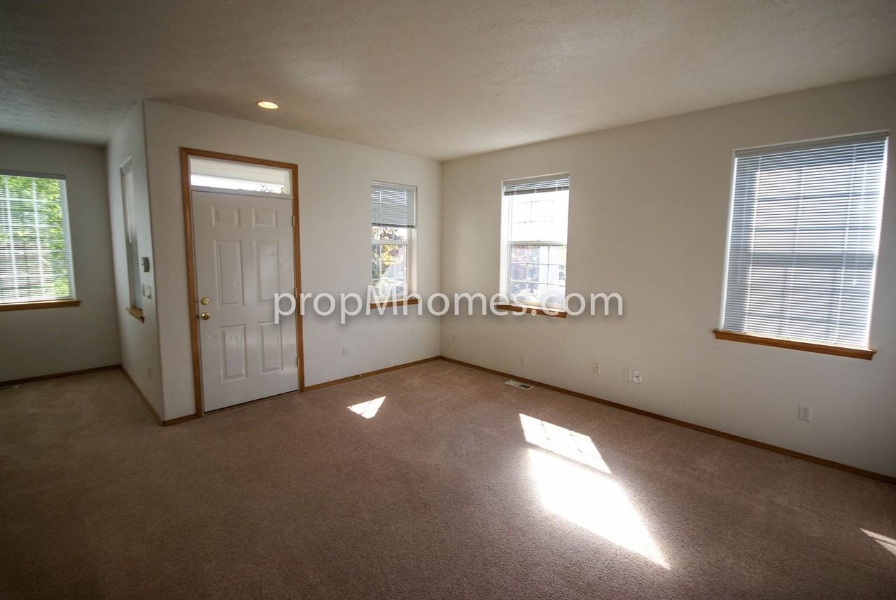 15045 Se Elm Park Dr - Photo 3 of 21