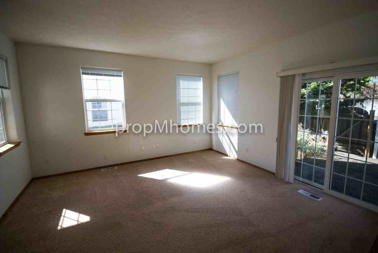 15045 Se Elm Park Dr - Photo 4 of 21