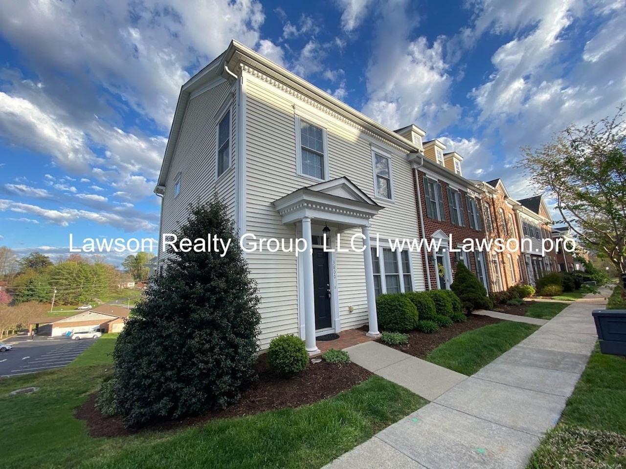 3800 Greenway Dr - Photo 2 of 42