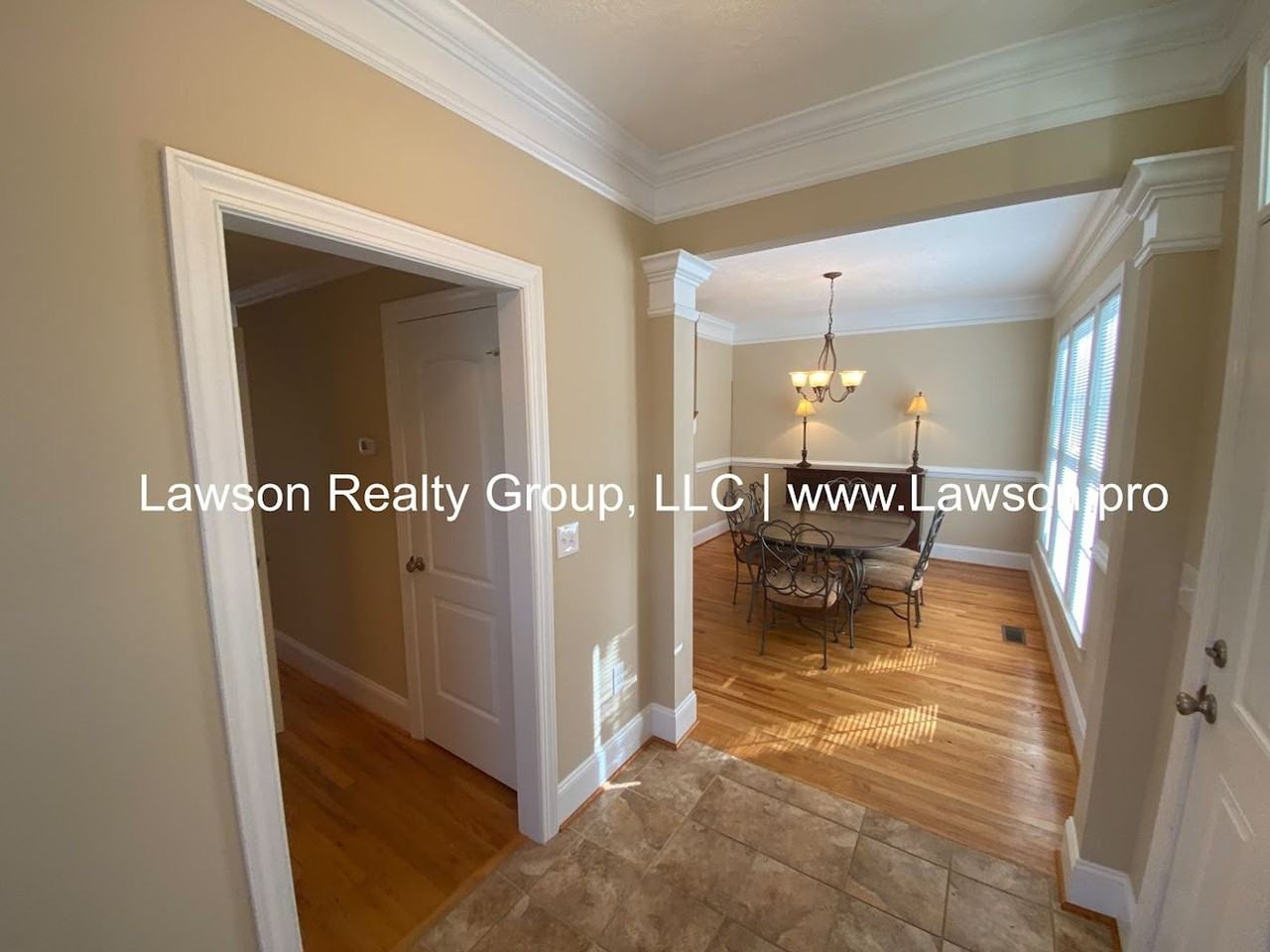 3800 Greenway Dr - Photo 4 of 42