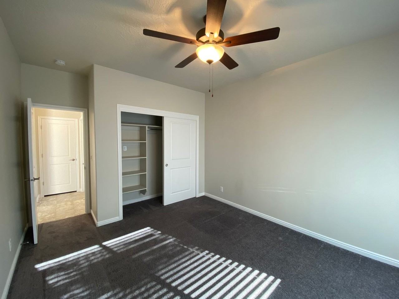 3403 E 2890 S - Photo 4 of 24