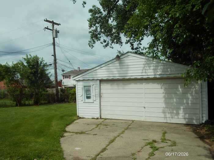 26751 Belanger St - Photo 2 of 10